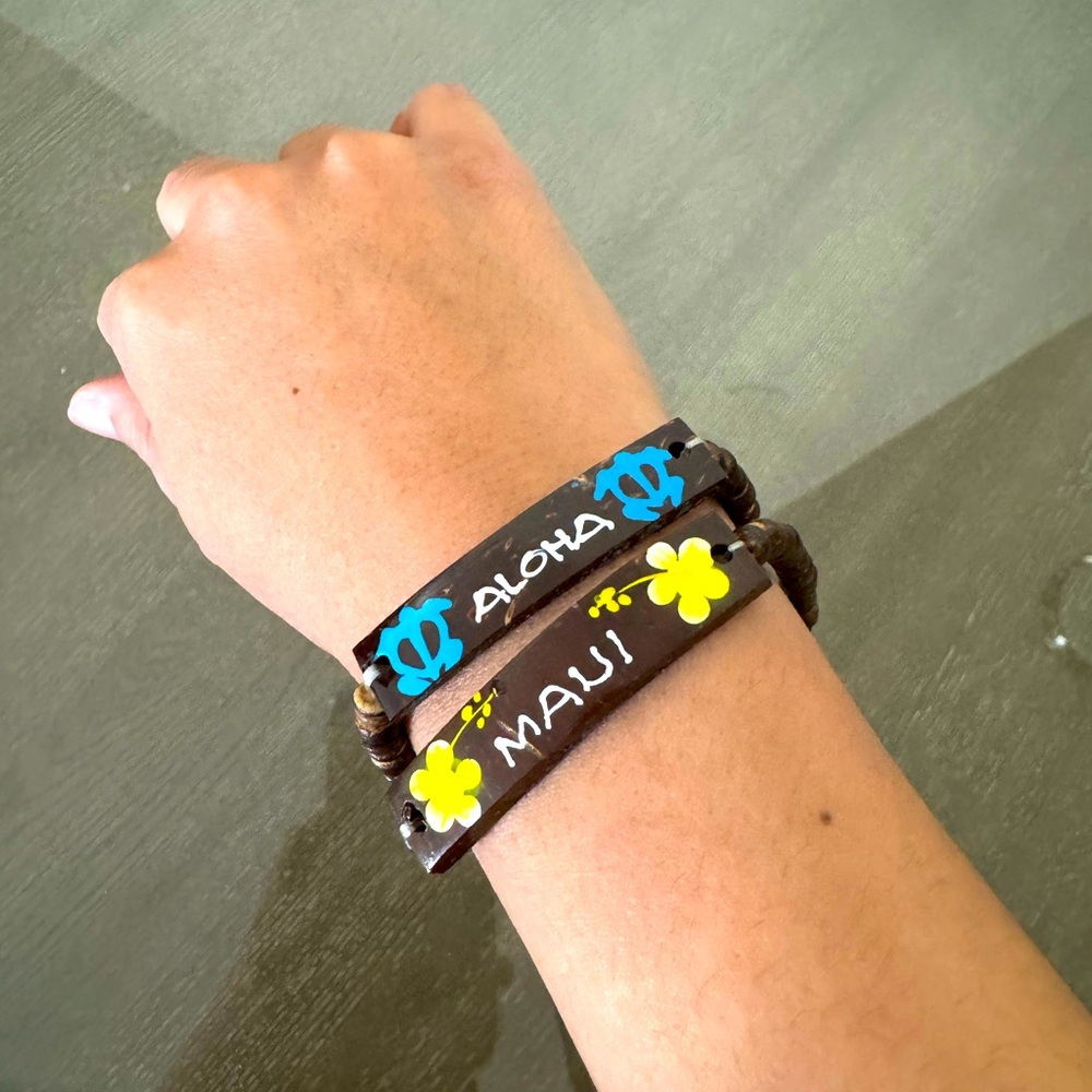 Great HANDMADE Bracelet from Hawaii, perfect for your summer trip 🏖️☀️